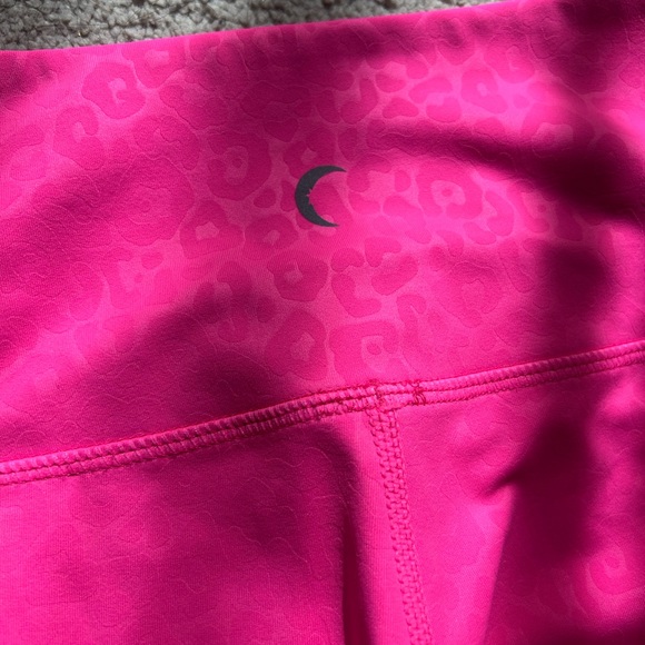 Zyia camo bright pink leggings size 4 worn once - Picture 2 of 4